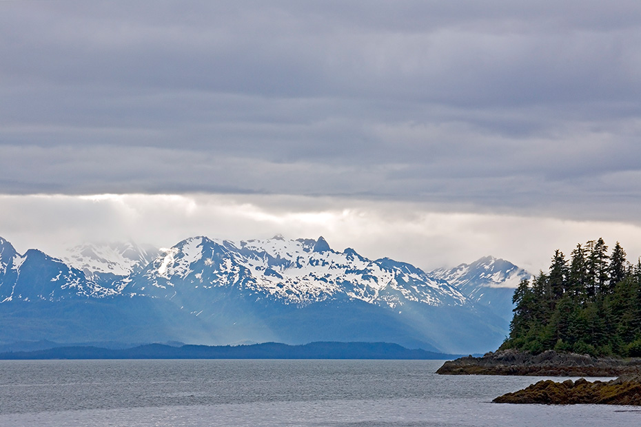 Blick auf die Admirality-Insel vor der Kueste Alaskas, Admirality Island  -  Alaska, View to Admirality-Island in front of the coastline of Alaska