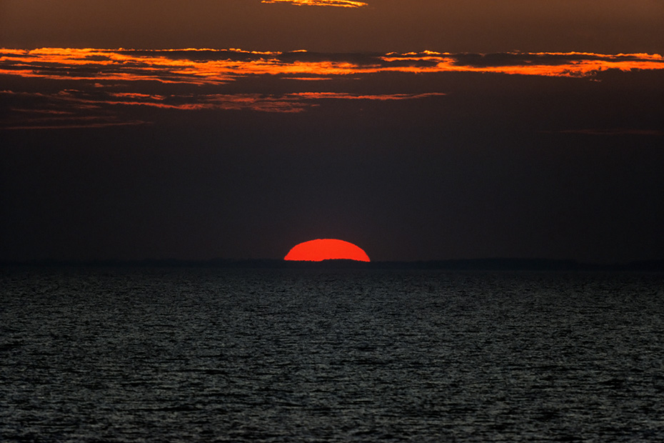 Sonnenuntergang an der Daenischen Ostseekueste, Blick von der Insel Fuenen auf die Kueste der Insel Als  -  Daenemark, Sunset on the Danish Baltic Sea coast