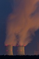 Kuehltuerme eines Kohlekraftwerks bei Nacht, Braunkohlekraftwerk Schwarze Pumpe  -  Sachsen, Cooling towers from a Coal-fired Power Station at night
