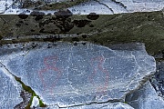 Diese stark verwitterte Zeichnung zeigt zwei Menschen, Die Felsbilder von Ruaendan auf dem Flatruet, This heavily weathered painting shows two humans