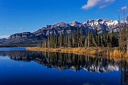 Talbot-See und Gipfel der Miette-Bergkette mit Spiegelbild, Jasper Nationalpark  -  Kanada, Talbot lake and mountains of the Miette Range with reflection