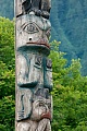Die Tlingit waren sehr gute Weber  -  (Totempfahl vom Stamm der Tlingit - Wappenpfahl), Juneau - Alaska, The Tlingit were very good weavers  -  (Totem pole from the Tlingit tribe)