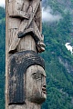 Die Tlingit waren hervorragende Holzschnitzer und Bildhauer  -  (Totempfahl vom Stamm der Tlingit - Wappenpfahl), Juneau - Alaska, The Tlingit were excellent wood carvers and sculptors  -  (Totem pole from the Tlingit tribe)