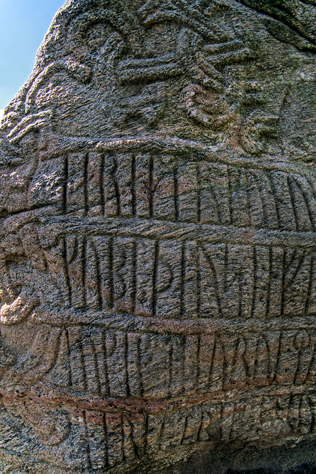 Die Textseite des GROSSEN JELLINGSTEIN  -  (Runensteine von Jelling), Daenemark - Denmark, HARALDS RUNESTONE with text  -  (Jelling Stones)